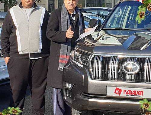 Hindistandan Olan Khan Ailəsi Yeni Toyota Prado Icarəyə Götürdü