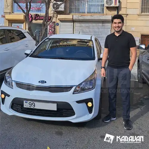 Kia Rio в Баку с доставкой в отель: удобный седан для знакомства с городом
